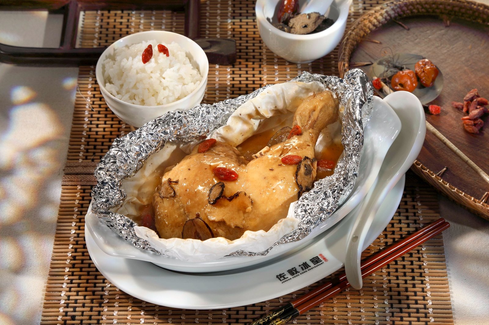 Steamed Herbal Chicken Rice — 山水药材鸡腿饭